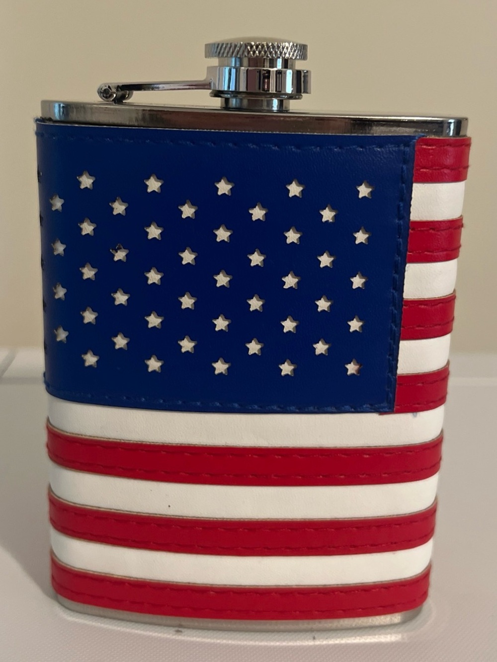 NWOT AMERICAN FLAG STAINLESS STEEL FLASK 8 oz screwtop stitched faux leather
